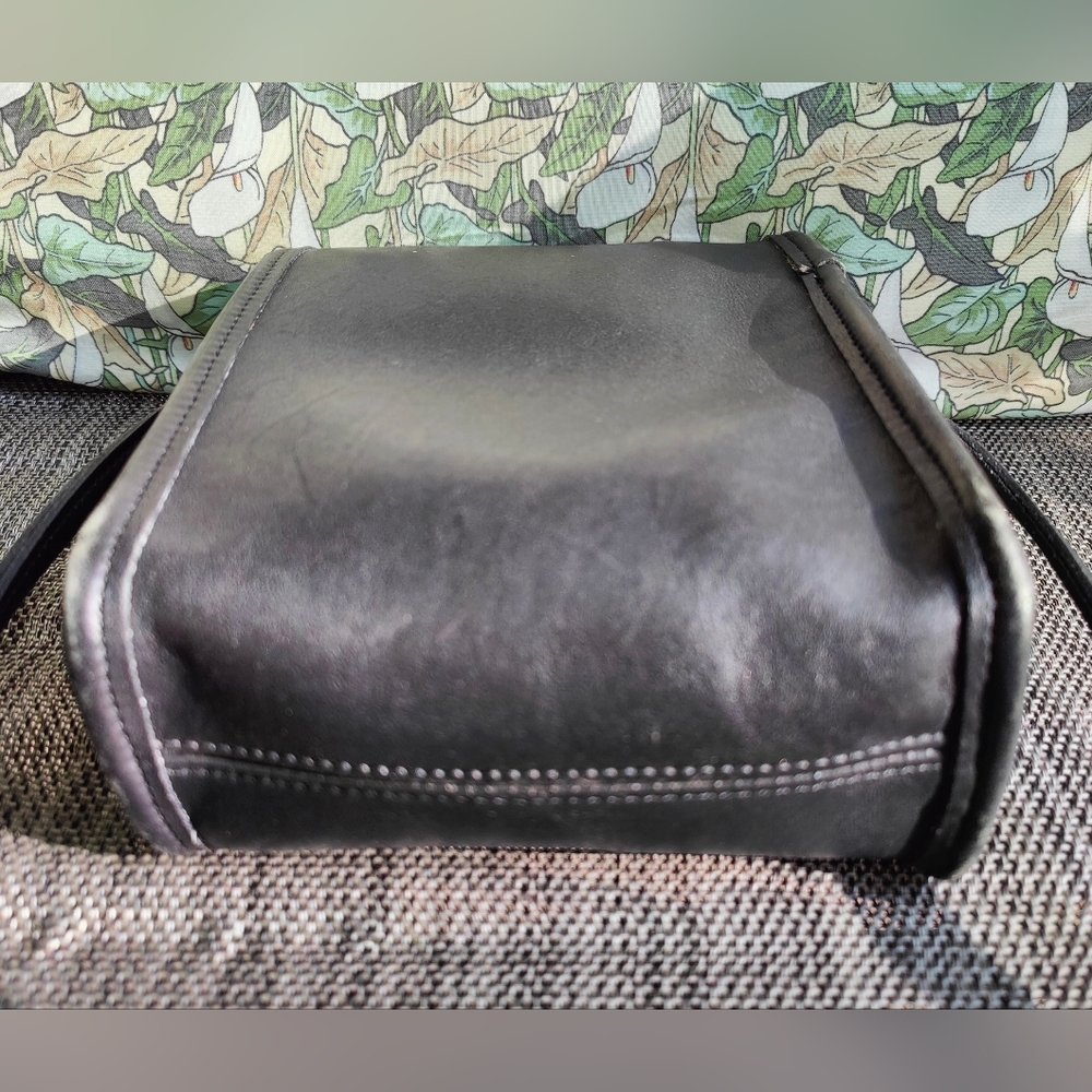 Vintage 90's Black Coach Scooter bag. - Picture 7 of 8